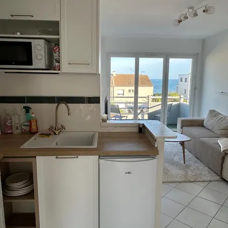 Apartment Traversant Vue Et Etang *