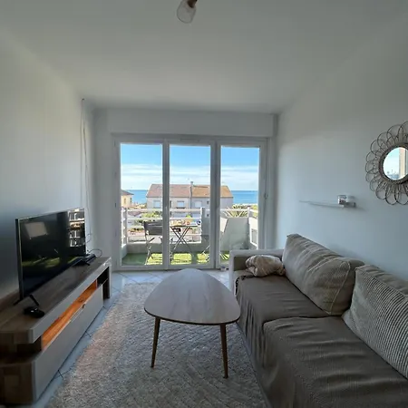 Apartment Traversant Vue Et Etang